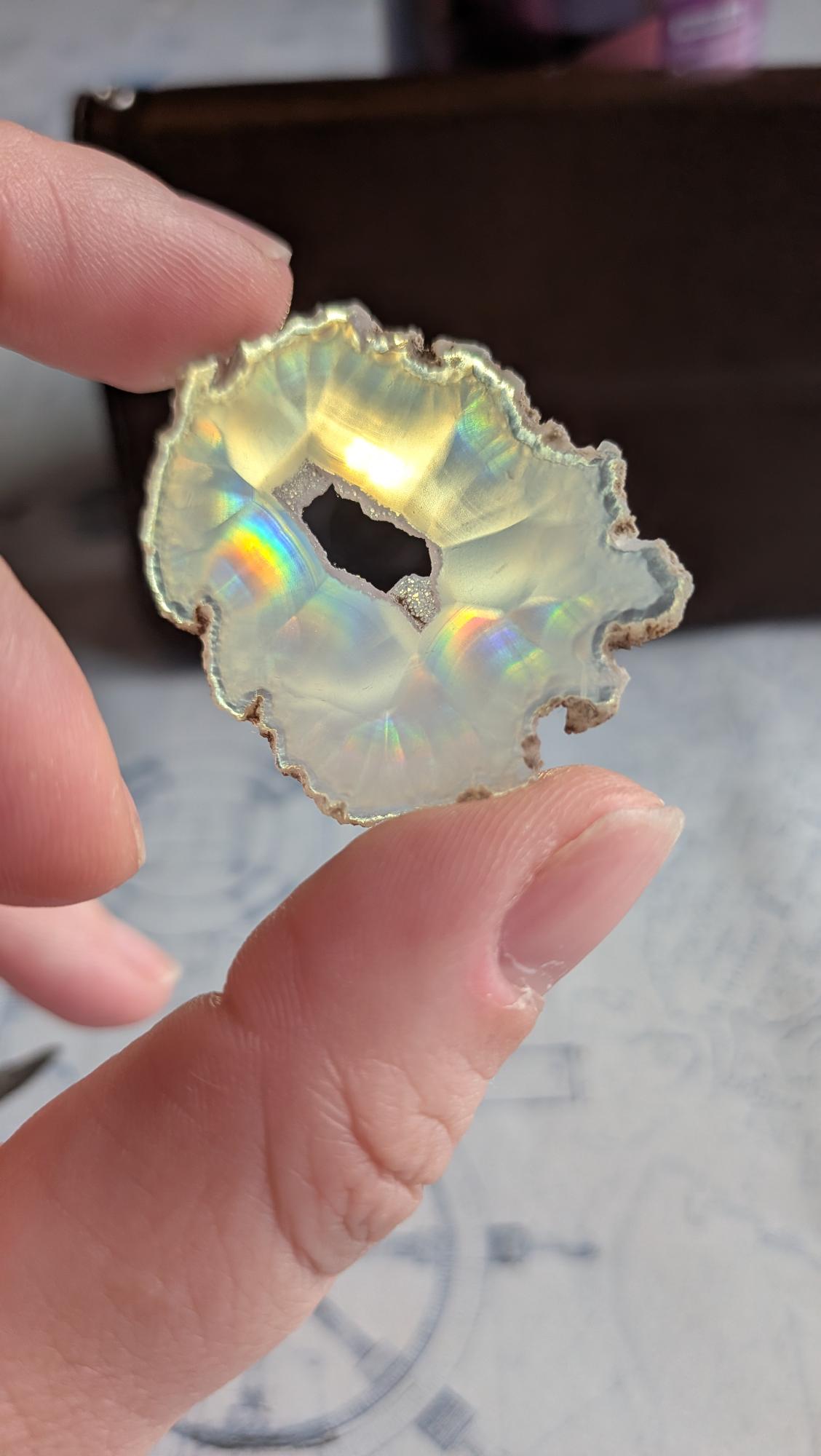 Iris agaat met mooie regenboog kleuren