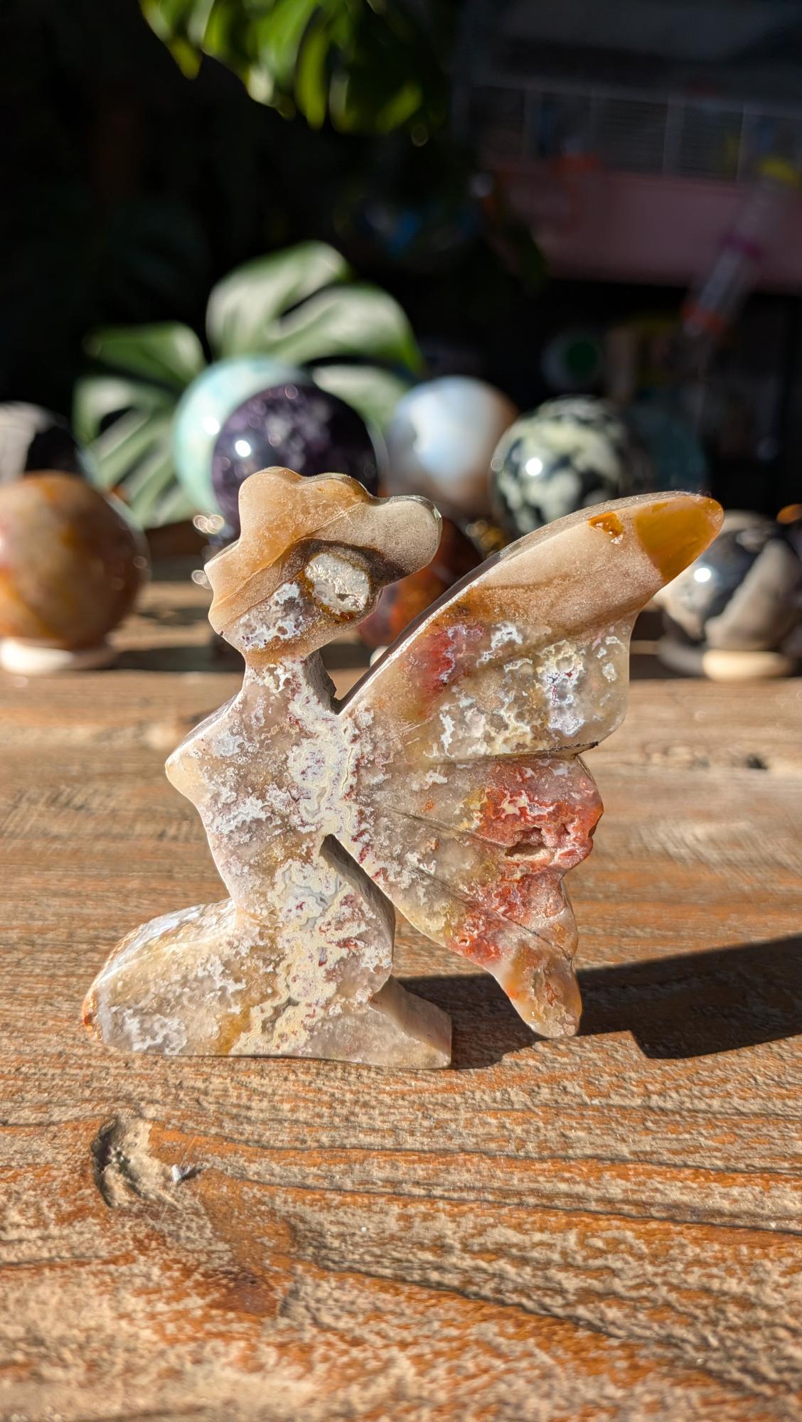 248. Handgesneden Elfje van Pluimagaat – Steen voor Creativiteit & Natuurmagie