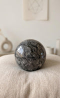 94.  Natuurlijke Picasso Jaspis Bol – ‘The Artist’s Choice’ (Ø 4,5 cm)