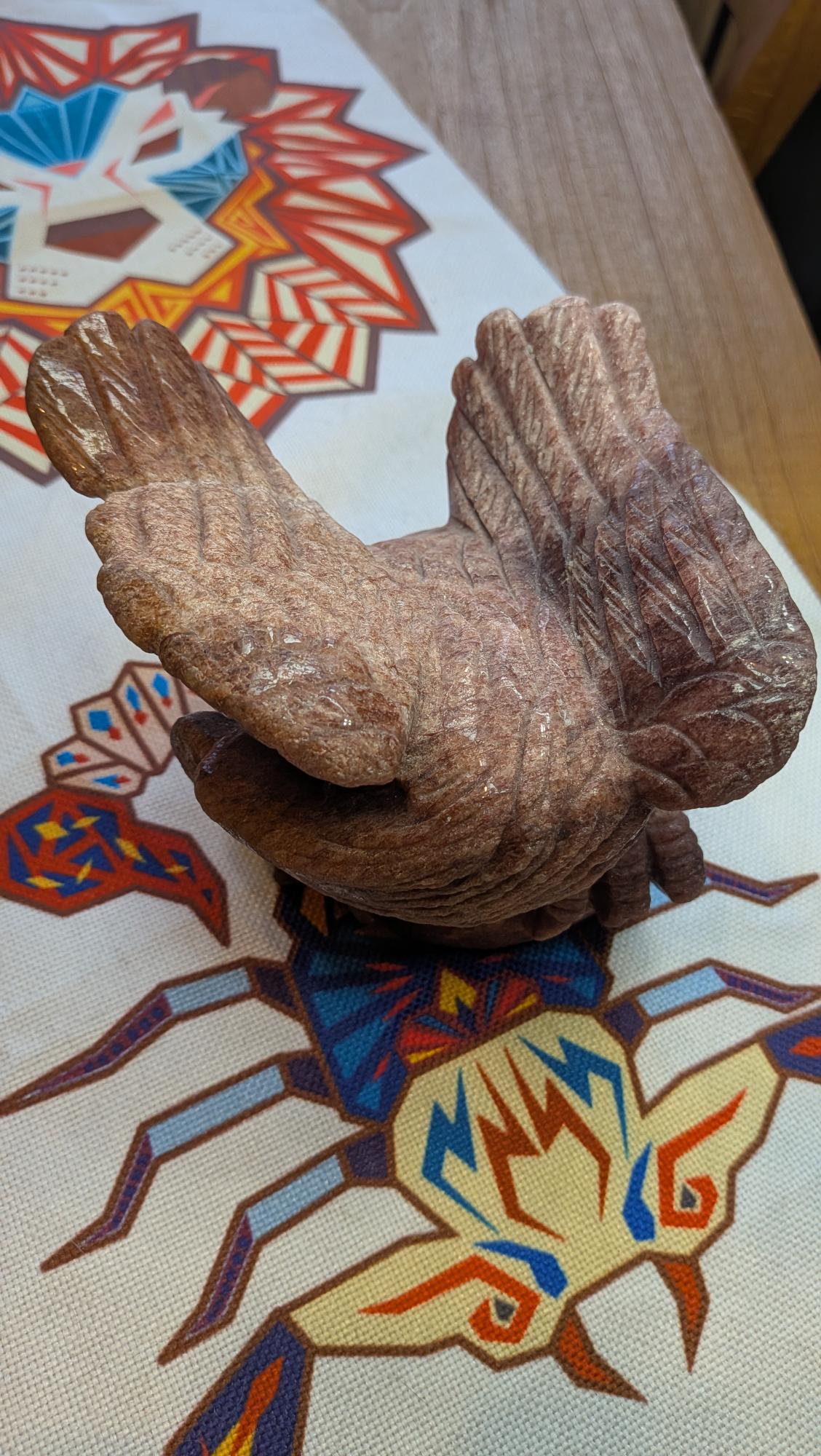 Grote zware adelaar carving van strawberry kwarts van 2291 gram - Edeltwist