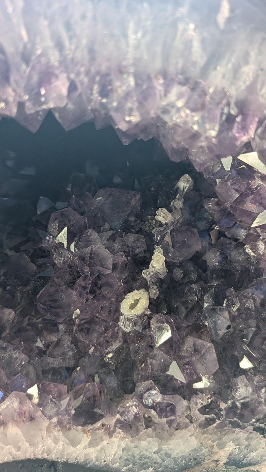 Amethist Geode met Stalactiet Oog (18,42 kg)