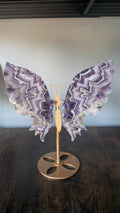 Grote Chevron Amethist vlinder op goudkleurige standaard 21,5x23,5 cm