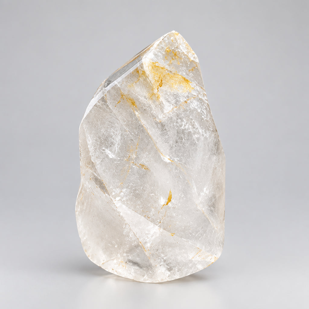 Bergkristal met golden healer vlam van 310 gram, getoond vanuit verschillende hoeken met heldere kwartsstructuur en gouden insluitsels.