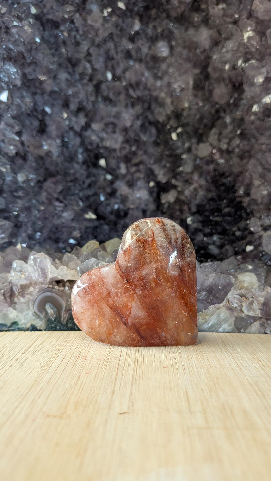 Fire Quartz hart met karakteristieke oranje/rode insluitingen - Edeltwist collectie