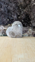 Gepolijst Chevron Amethist hart met kenmerkende V-vormige patronen - Edeltwist collectie