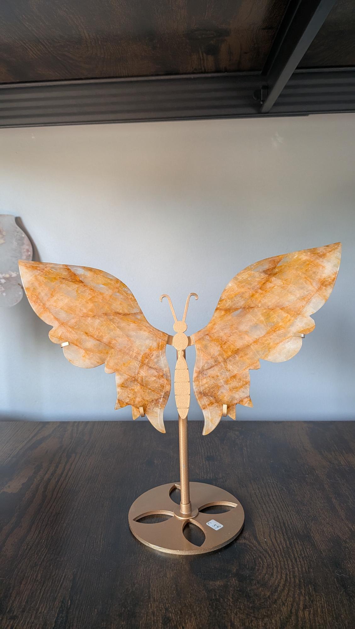 Grote Golden Healer vlinder op goudkleurige standaard 26.5x23 cm