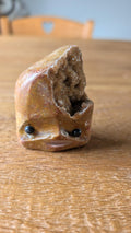Handgemaakt Java Druzy kwarts mannetje met kristalholte en obsidiaan oogjes, 71 gram