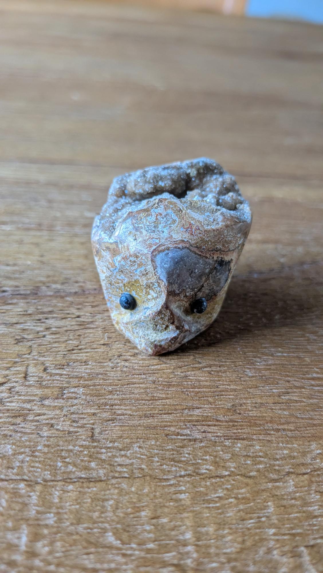 Handgemaakt Java Druzy kwarts mannetje figuurtje op houten tafel
