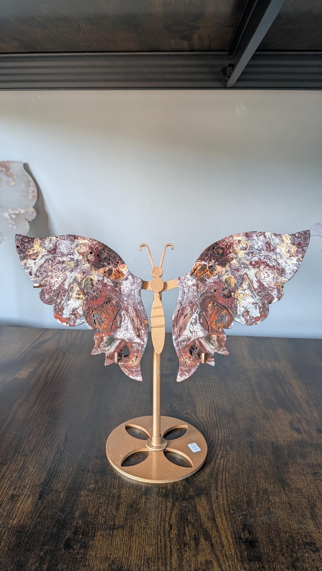 Grote Mexicaanse Crazy Lace Agaat vlinder op goudkleurige standaard 26,5 cm