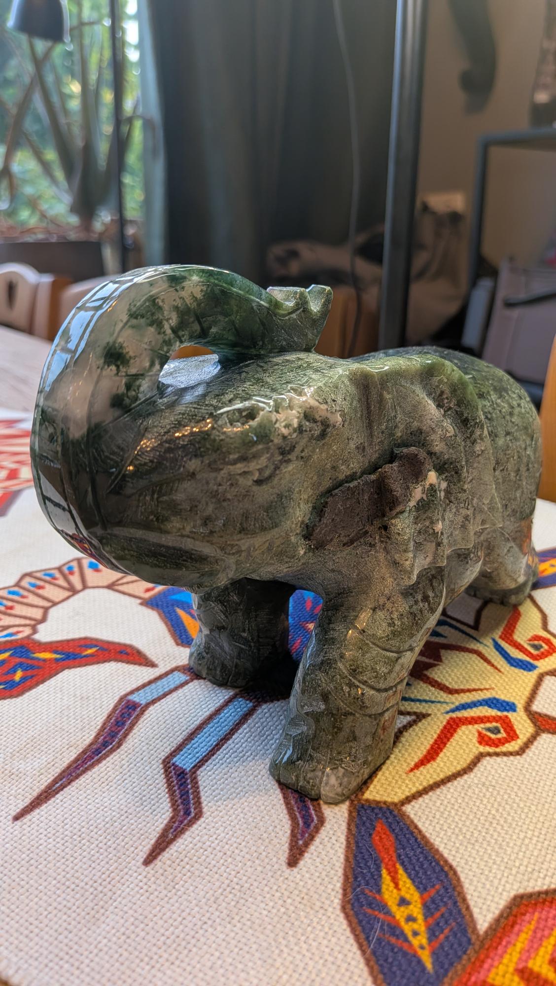 Grote zware olifant carving van mosagaat van 2097 gram en 22 cm - Edeltwist
