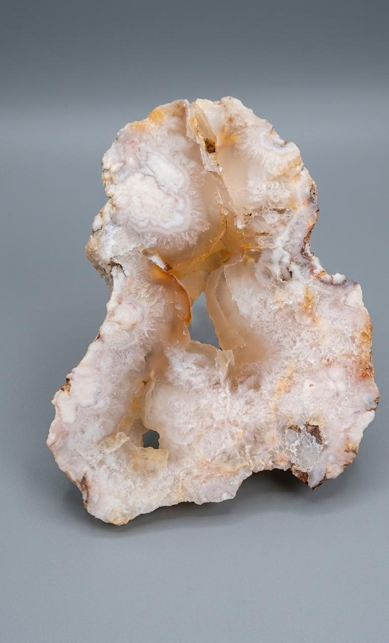 Gepolijste roze amethist slab met dromerige lila-roze kleurschakeringen van Edeltwist.