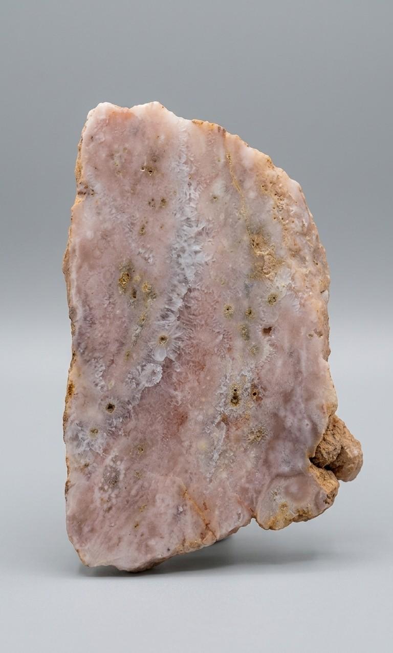 Gepolijste roze amethist slab met dromerige lila-roze kleurschakeringen van Edeltwist.