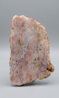Gepolijste roze amethist slab met dromerige lila-roze kleurschakeringen van Edeltwist.
