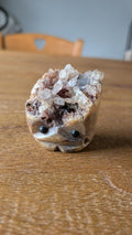 Handgemaakt Java Roze Amethist mannetje figuurtje met obsidiaan oogjes, 91 gram