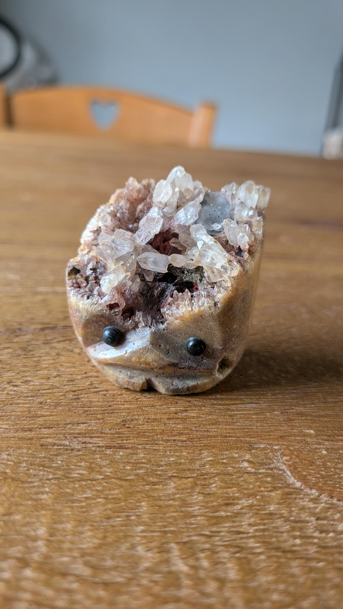 Handgemaakt Java Roze Amethist mannetje figuurtje met obsidiaan oogjes, 91 gram
