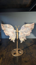 Roze amethist vlinder met standaard en zachte lila tinten van 25,5 cm breed