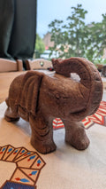 Grote zware olifant carving van strawberry kwarts van 2594 gram en 20 cm - Edeltwist