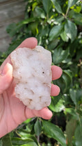 Suiker Druzy Chalcedoon – Subtiel & Sprankelend (73 gram)