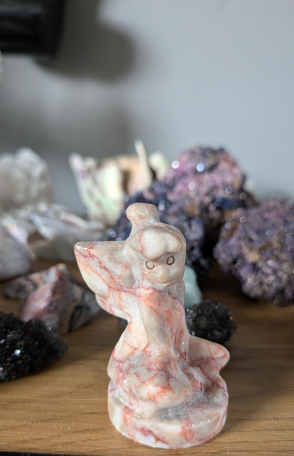 Tinkerbell figuur, landschapsjaspis, picture jaspis, edelsteen beeldje, natuursteen decoratie, spiritueel interieur, kristallen verzameling, uniek woonaccessoire, Edeltwist