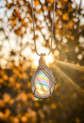 Handgemaakte Iris Agaat Hanger – Verzilverd Wire Wrapped ‘Prism of Nature’