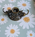 Gedetailleerde antiek bronzen bollenhouder met twee katjes, 2 cm opening, geschikt voor kleine edelsteen bollen tot 4,5 cm. Luxe cadeau-item, prijs 9,95 euro.