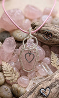 Handgemaakte Rozenkwarts Hanger – Verzilverd Wire Wrapped ‘Pure Love’